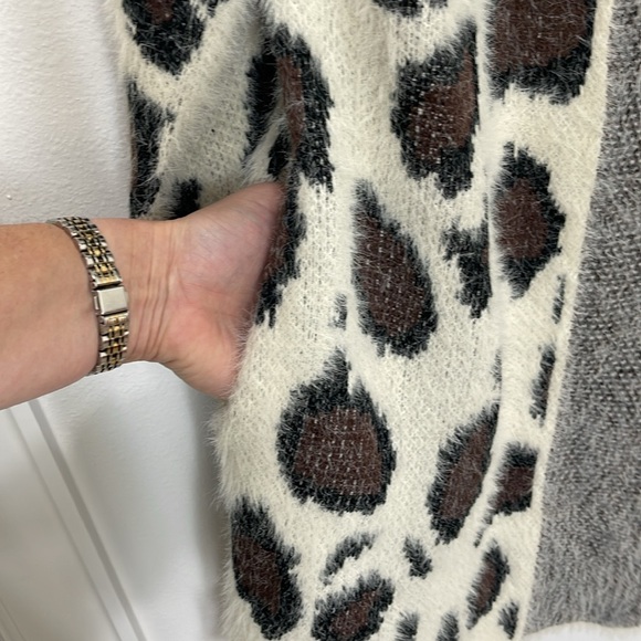 🔥LAST ONE Fuzzy Animal Print Open Front Cardigan - Picture 7 of 8